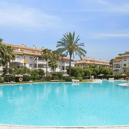 Banus Holidays Apartment *